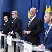 Adam Marttinen (SD), Gunnar Strömmer (M), Johan Pehrson (L) och Erik Slottner (KD) under pressträffen.