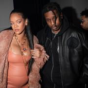 Rihanna och Asap Rocky på en modeshow i Paris i februari