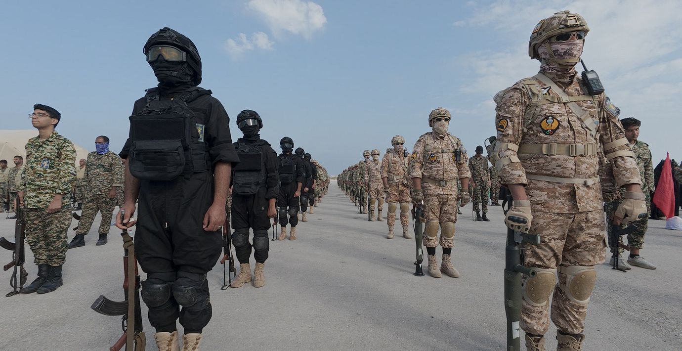 Arkivbild från 16 februari: Trupper från revolutionsgardet under en övning i Persiska viken.