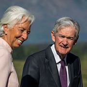 Arkivbild: ECB-toppen Lagarde och Feds Powell.
