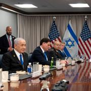 Benjamin Netanyahu besöker Washington.