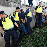 Koranbränningen utanför Stockholms moské vid Medborgarplatsen på Södermalm i Stockholm.  Stefan Jerrevång/TT