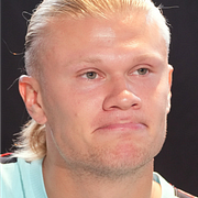 Erling Haaland konkurrerar ut Varbergs fästning på sociala medier.