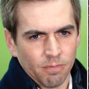 Philipp Lahm/ Protester mot Qatar under helgens möte mellan Schalke 04 och Borussia Dortmund