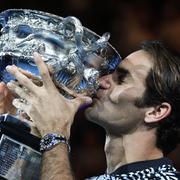 Roger Federer kysser Australian open-bucklan.