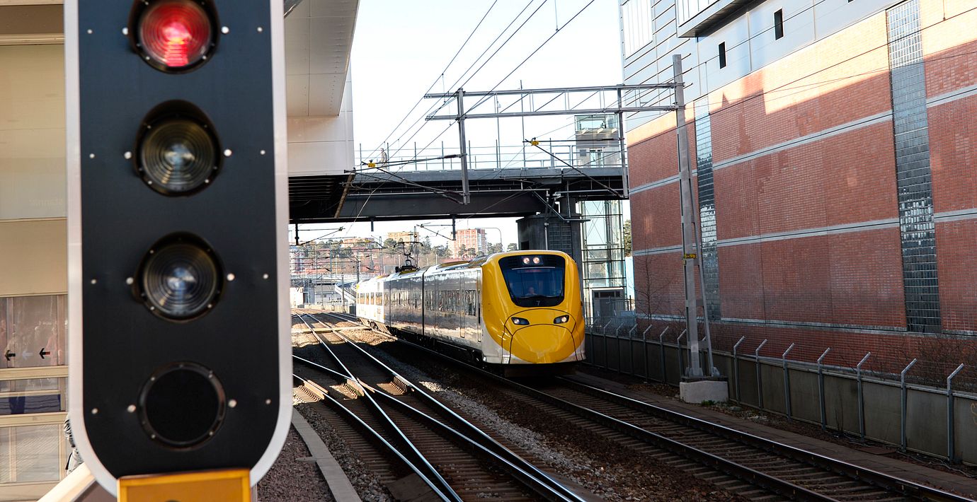 Ett Arlanda Express-tåg. Det är stopp i tågtrafiken efter branden vid flygplatsen. Illustrationsbild.