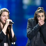 Salvador Sobral tillsammans med sin syster Luisa Sobral. Syskonen framförde segerbidraget som en duett. 