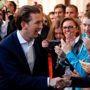 Sebastian Kurz möter väljare. 