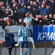 Gustav Engvall firar sitt hattrick framför Djurgårdens klack.