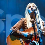 Margo Price uppträder på Spotify Best New Artist 2019-galan.