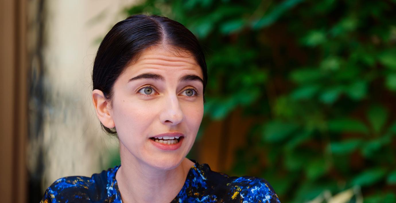 Klimatminister Romina Pourmokhtari (L).