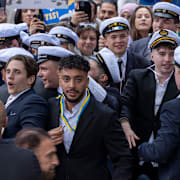 Illustrationsbild. Flera av de utvisningsfall som uppmärksammats rör unga som just har tagit eller skulle ha tagit studenten i vår. 