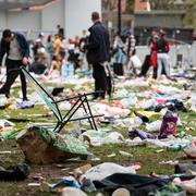 Rester av förra årets siste april-festande i stadsparken i Lund.