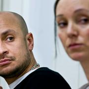 Mathias Hoogendoorn, bror till 24-åriga häktesvakten Karen Gebreab som mördades av en intagen i Flemingsberg, och hans hustru Pauline.