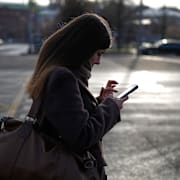 Vanföreställningar som genererats av AI-bottar drabbar människor. Varför - och hur stort problemet är – försöker forskare kartlägga. 