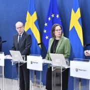 Mauricio Rojas (L),  Ingemar Kihlström (KD), Migrationsminister Maria Malmer Stenergard (M) och Ludvig Aspling (SD) presenterar en nyhet på migrationsområdet.