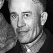 Charlie Hunnam som Ed Gein, den verklige Gein 1958.