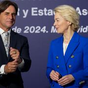 Uruguays president Luis Lacalle Pou och Ursula von der Leyen.