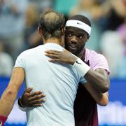 Rafael Nadal och Frances Tiafoe efter matchen.