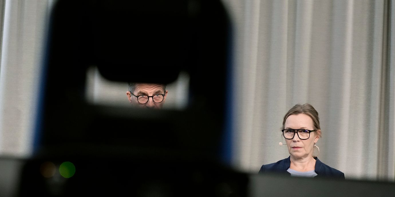 Erik Thedéen, riksbankschef och Åsa Olli Segendorf, chef för avdelningen penningpolitik, kommenterar riksbankens senaste besked om styrräntan.