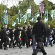 Polis på plats vid en otillåten Nazistmarsch i centrala Göteborg den 17 september.