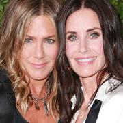 Jennifer Aniston och Courteney Cox i Malibu, Kalifornien i juni 2018. 