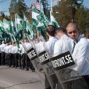 Nazistiska Nordiska motståndsrörelsen demonstrerar i Falun på första maj.