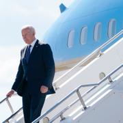 USA:s president Joe Biden landar i Genève. 