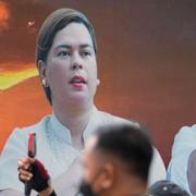 En valaffisch där Sara Duterte-Carpio poserar med sin far, president Rodrigo Duterte.