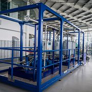 Rolls Royce SMR, testanläggning utanför Sheffield. Varje modul måste rymmas i den blå stålställningen.