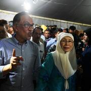 Anwar Ibrahim med sin fru.