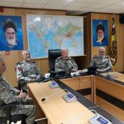 Irans överbefälhavare Amir Hatami (i mitten), tillsammans med högt uppsatta armébefälhavare under söndagen. 