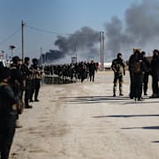 Syriska regeringsstyrkor i fånglägret al-Hol, som tidigare kontrollerades av det kurdiska självstyret, på onsdagen. I lägret har bland annat svenskar med IS-koppling hållits. 