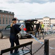 Polis på plats efter olyckan.