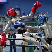 Robotar på World Humanoid Robot Games.