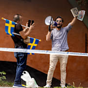 Salwan Momika brände en koran utanför en moské i Stockholm på onsdagen. Stefan Jerrevång/TT