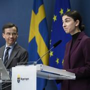 Statsminister Ulf Kristersson (M) och miljö- och klimatminister Romina Pourmokhtari (L).