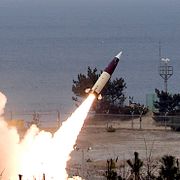 En robot av typen ATACMS avfyras i Sydkorea. Arkivbild. Det amerikanska vapensystemet har sett omfattande användning under kriget i Iran.