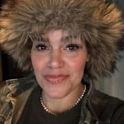 Arkivbild på Göteborgs tingsrätt till höger, Dumpens Sara Nilsson till höger. 