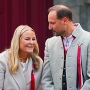 Mette-Marit och Haakon på 17:e maj.