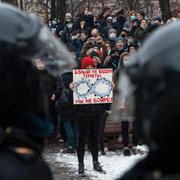 Demonstranter i Ryssland. Palats vid Svarta havet som Navalnyj hävdar byggts åt Putin via ett korrupt upplägg.