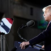 Trump och en teleprompter.