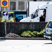 Polis och avspärrningar utanför postterminalen på Borrgatan i Malmö på onsdagen.