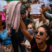 Protester utanför Iransk konsulat i Istanbul. 