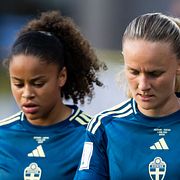 Sveriges Felicia Schröder och Matilda Vinberg efter matchen mot Danmark.