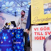 Sverigedemokraternas partiledare Jimmie Åkesson på Stora torget i Nyköping på måndagen.