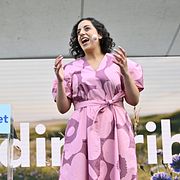 Simona Mohamsson håller tal.