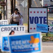 Valskyltar inför inför primärvalen i Texas den 17 februari.