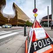 Polis utanför Emporia efter skjutningen.