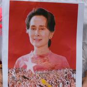 Porträtt på Myanmar förra ledare Aung San Suu Kyi. 